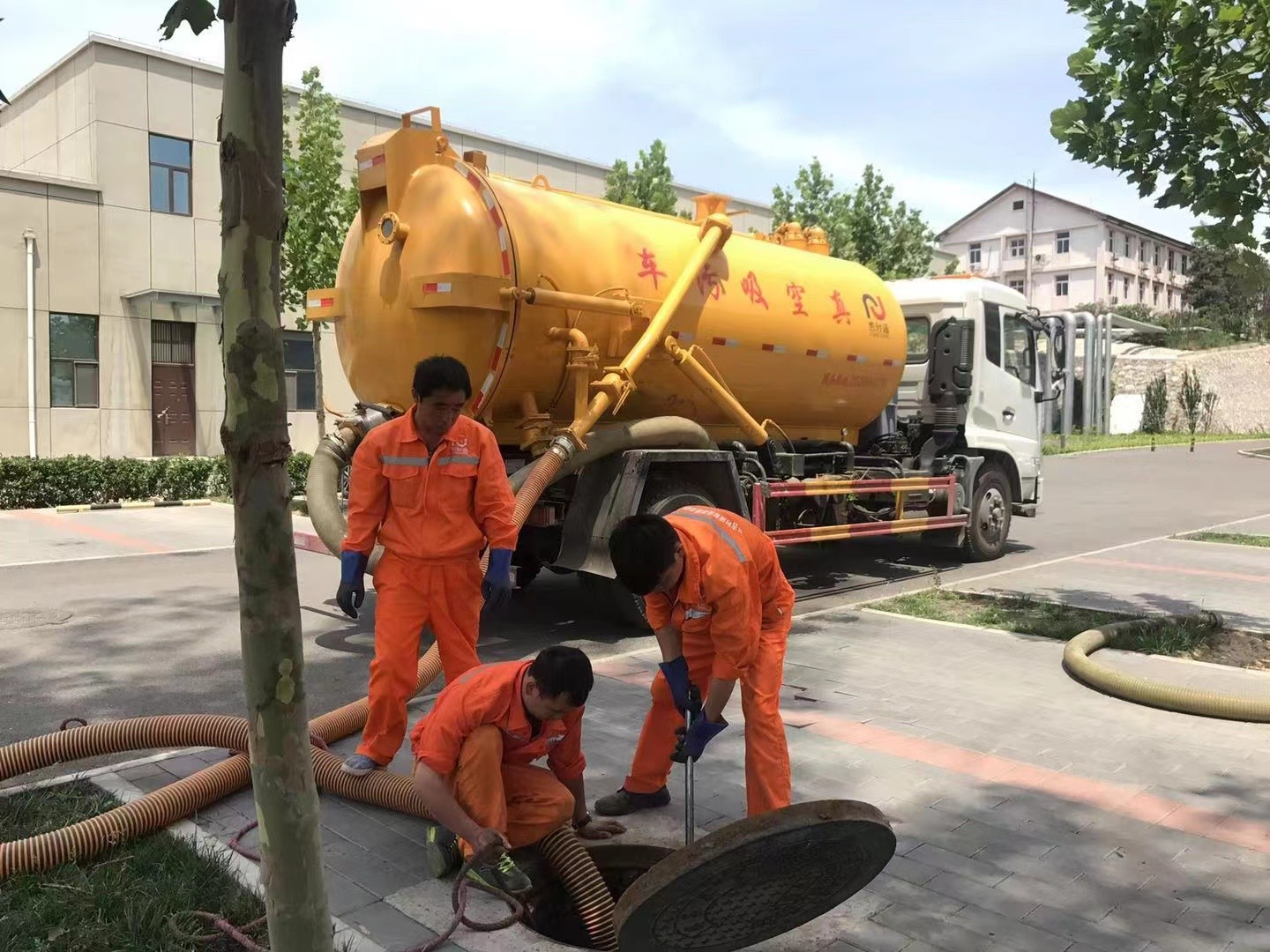 崇礼化粪池清理与5-8吨吸粪车施工效率分析